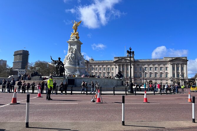 Private Tour: Best of London in a day! in Spanish. - Tower Bridge Crossing to Tower Area Markets, Iconic Views Plus Food-Time Break
