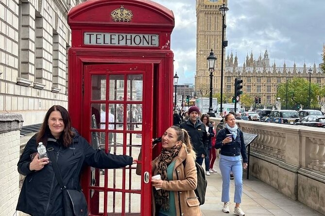Private Tour: Best of London in a day! in Spanish. - St. James’s Palace Changing of the Guard on Limited Days, Then Royal Park Views
