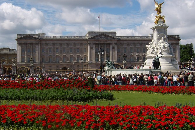 Private Tour London Highlights, entries Westminster Abbey, The Tower of London - Starting at Broad Sanctuary, then hitting Trafalgar Square the right way
