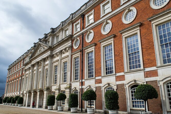Private Tour of Hampton Court Palace with Award-Winning Architectural Historian - Admission math and group value for a flat per-group rate