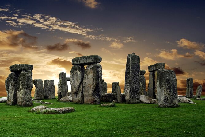 Private Tour of Stonehenge and Salisbury Cathedral - The Wheatsheaf lunch stop: countryside food without the guesswork