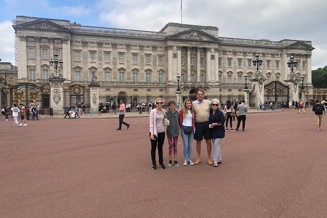 Private Tour: The London of Shakespeare, the Beatles, James Bond and Sherlock Holmes by Traditional Black Cab - What the Pickup Feels Like in Real Life