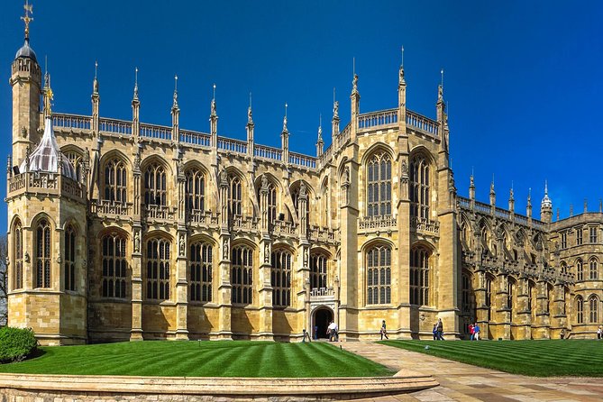 Private Tour to Stonehenge and Windsor Castle - Stonehenge timing: how to see the stones without the full roar