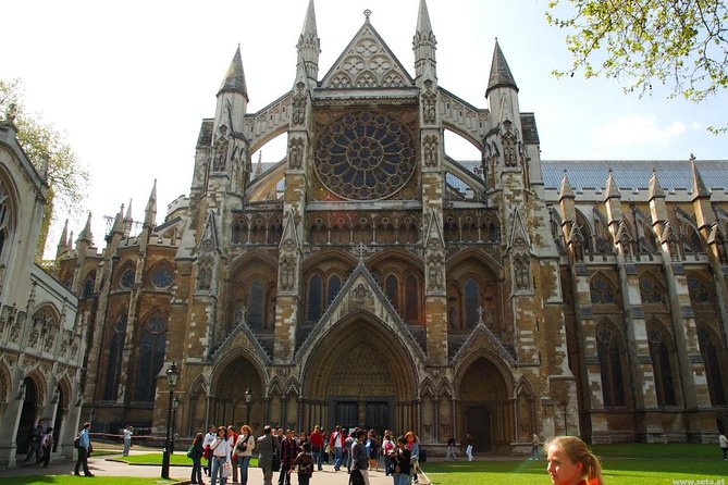 Private Tour to Westminster Abbey with optional Houses of Parliament in London - Getting there near public transport, and why the meeting point matters