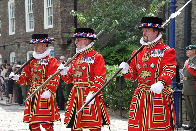 Private Tours: Tower of London Beefeater Meet Greet Crown Jewels - Key points to know before you go