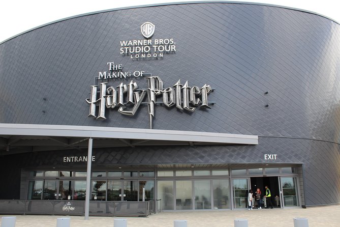 Private Transfer: Central London to Harry Potter Warner Bros Studio in Leavesden - Tickets Are Not Included, So Plan Your Entry First