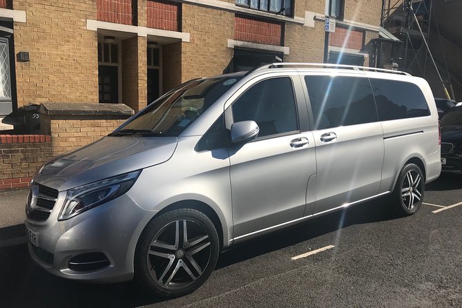 Private Transfers From London to Heathrow Airport - The Drive to Heathrow: Timing, Comfort, and On-board WiFi
