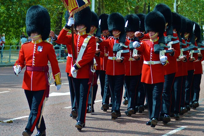 Private Walking Tour of Royal London with Changing of the Guard - Buckingham Palace photo time, plus St James’s Palace stories