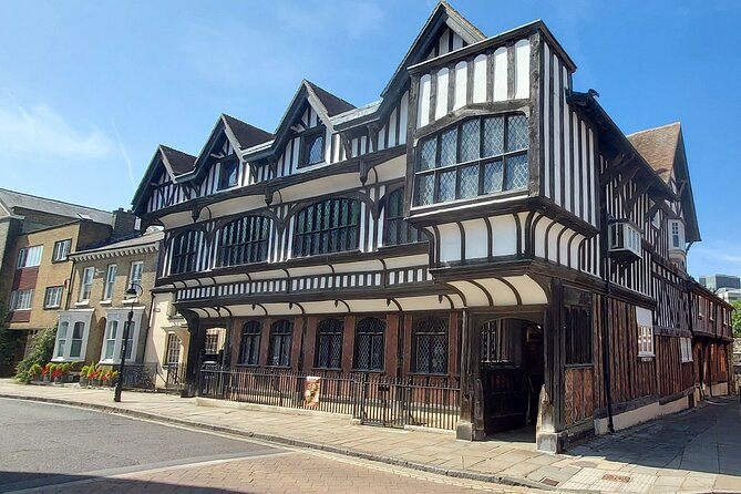 Private Walking Tour of Southampton - Mayflower Memorial: a quick stop with big meaning