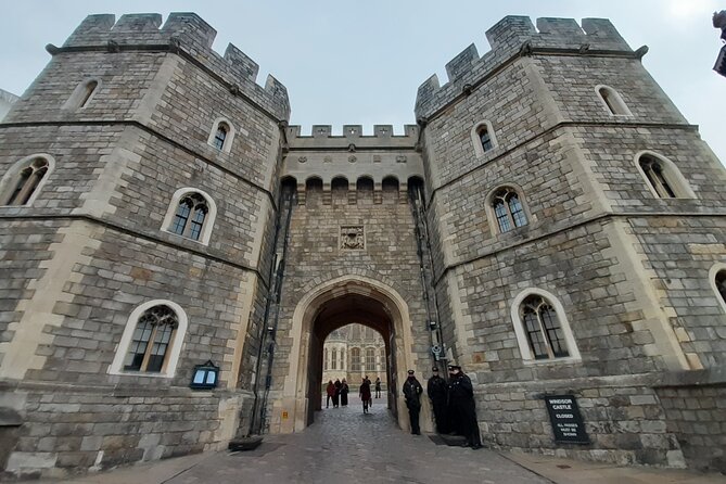 Private Walking Tour with Accredited Expert Guide Windsor Castle - St George’s Chapel: the Order of the Garter and royal tombs