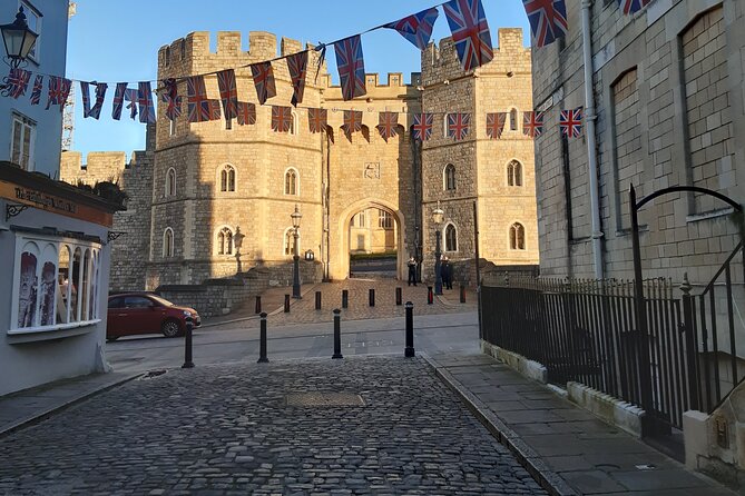 Private Walking Tour with Accredited Expert Guide Windsor Castle - Starting at Castle Hill and getting into Windsor smoothly