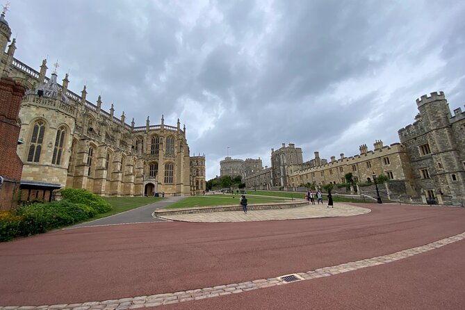 Private Windsor Castle Tour - Windsor town for one hour: exactly enough time to taste the place