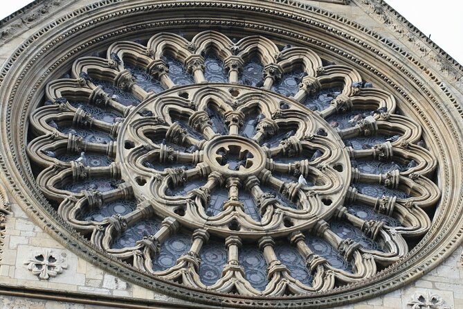 Private York Minster Guided Walking Tour - Entering Minster Yard: carvings, medieval layers, and the stonework mindset