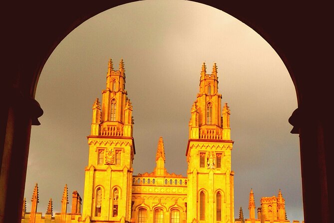 Prospective Oxford Students Entry Advice- Private Group tour - Bodleian Library and Wren landmarks, why outside still matters