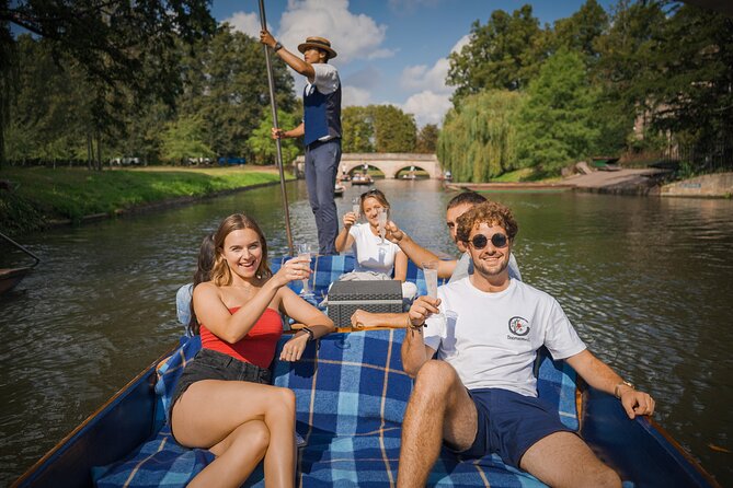 Punting Tour in Cambridge - College Backs: The Shortcut to Understanding Cambridge