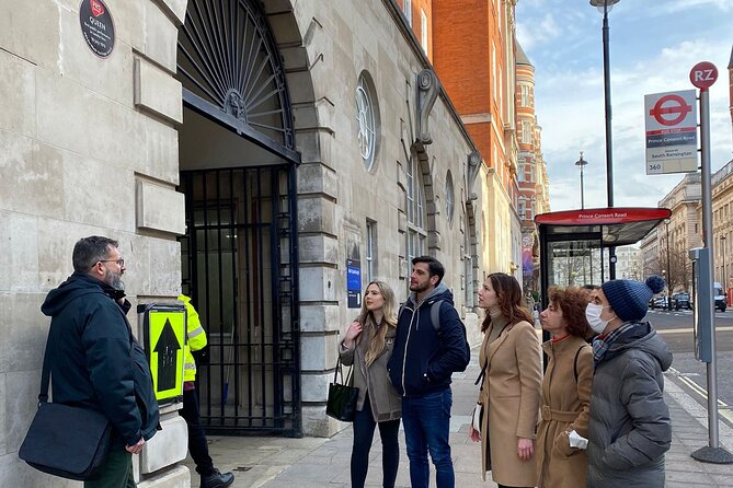 Queen Highlights Walking Tour of London - Garden Lodge Queen, Londra: standing outside Freddie Mercury’s home