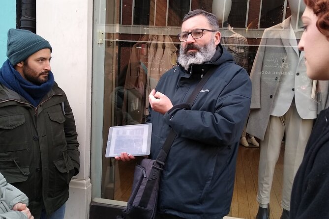 Queen Highlights Walking Tour of London - Kensington, 90 minutes of Queen-linked street stories