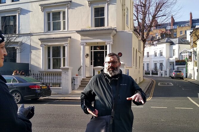 Queen Highlights Walking Tour of London - The small-group vibe: hearing your guide, asking questions, staying comfortable