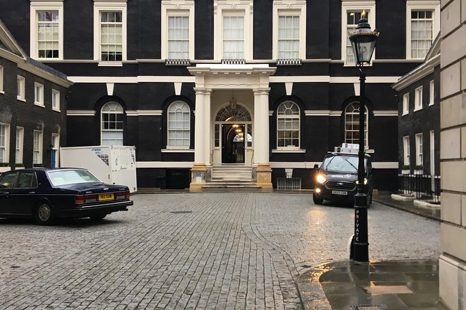 Rich people behaving badly - Scandal around an exclusive auction house, and Nell Gwyn’s money talent
