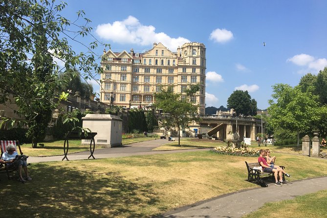 Roman Baths Entry and Walking Tour with Blue Badge Tour Guide - Queen Square to No. 1 Royal Crescent: the city’s architecture, explained