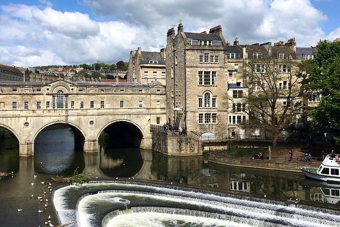 Roman Baths Entry and Walking Tour with Blue Badge Tour Guide - What a Blue Badge guide adds to the walk (and what to listen for)