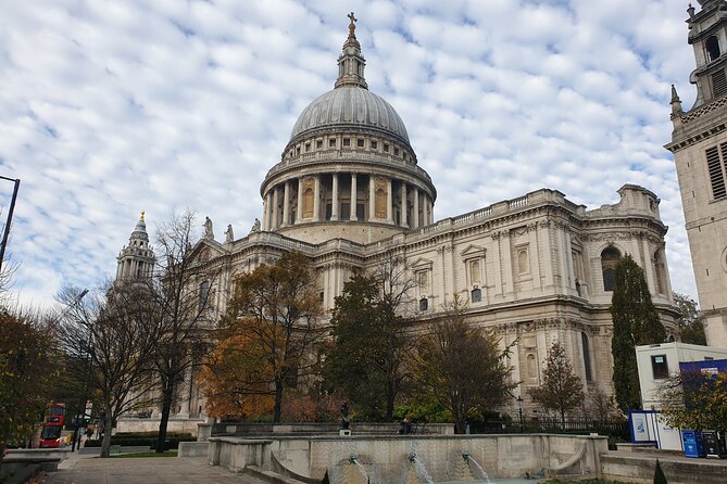 Roman Ruins to Blitz Bombings: A Walking Tour of London's Fiery History - Tower of London start: a royal palace you can view first