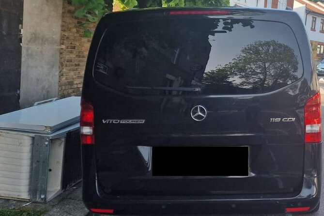 Round Trip Taxi Transfer - Luton Airport To & From London - Flight tracking and the 24-hour confirmation call
