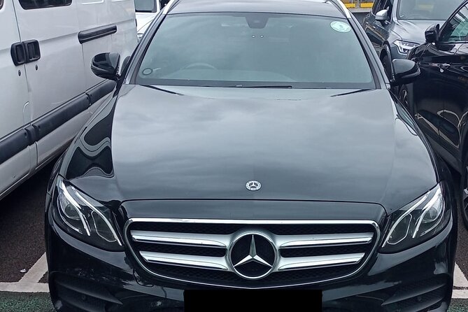 Round Trip Taxi Transfer - Luton Airport To & From London - Where you meet the driver at Luton (Costa Coffee inside arrivals)