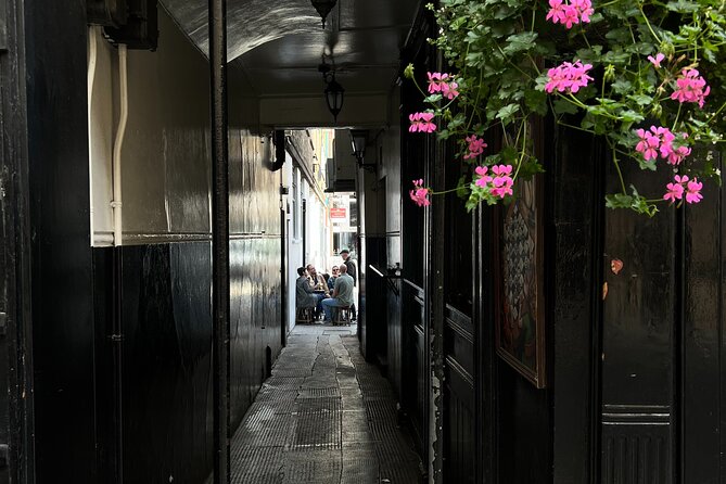 Royal Historic Pubs Walking Guided Tour in London - Guides make or break the experience, and this one is guide-led