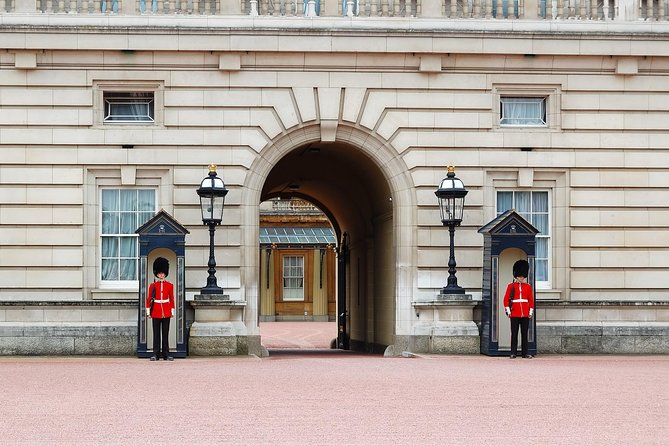 Royal London Guided Sightseeing Tour and Thames River Cruise - Buckingham Palace Guard Mounting: The Main Event, Plus the Backup Plan