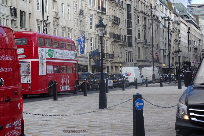 Royal Tour of St James', Parks, Palaces and Royal intrigue - St James’s Park: where the royalty slows down