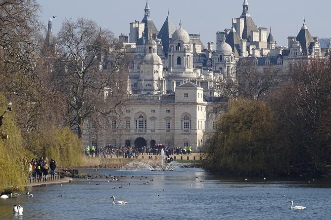 Royal Tour of St James', Parks, Palaces and Royal intrigue - Green Park: a royal park detail you will never forget