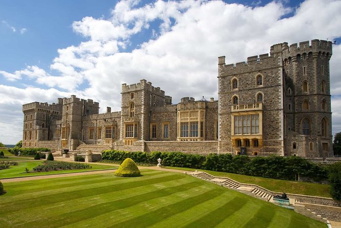 Royal Windsor Afternoon Tour from London - On-the-bus commentary: comfort is steady, narration can be inconsistent