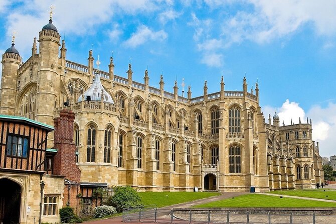 Royal Windsor & Stonehenge Private Tour - Lunch at Windsor Castle, or the Simple Choice in Town