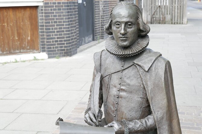 Shakespeare's Walking Tour in London - Getting started at Shoreditch High Street and what the small group means