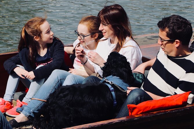 Shared Chauffeured Punt Tour - Wren Library, Trinity Bridge, and the Garret Hostel foot-bridge