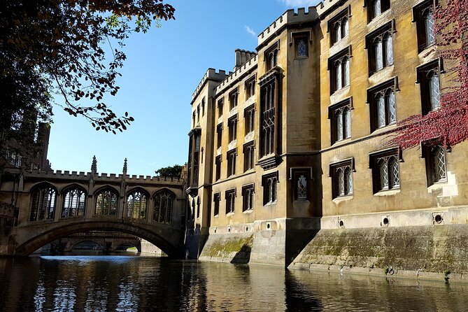 Shared Guided Punting Tour of Cambridge - The Guides: When the Storytelling Makes the Trip