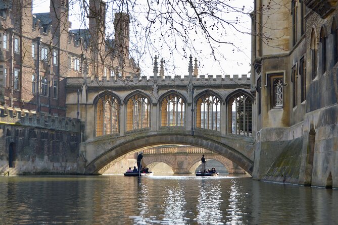 Shared Punt Tour - Cambridge - Bridge of Sighs and the Wedding Cake Building (New Court) for prime photo angles