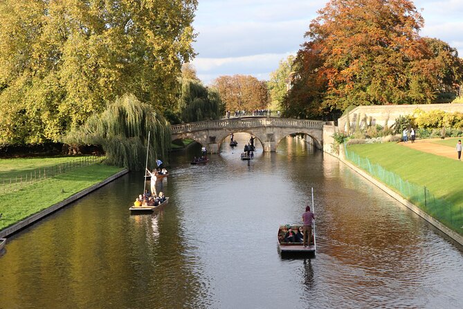 Shared Punt Tour - Cambridge - Mathematical Bridge and the founders behind the next highlight