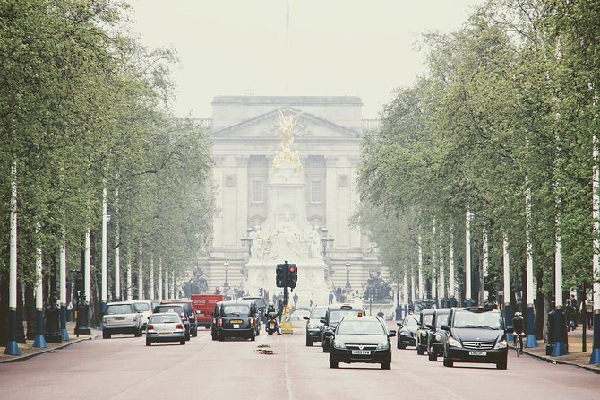 Shared Shuttle London Arrival Transfer - Airport to Hotel / Accommodation - Pickup Points at Heathrow, Gatwick, Stansted, and London City