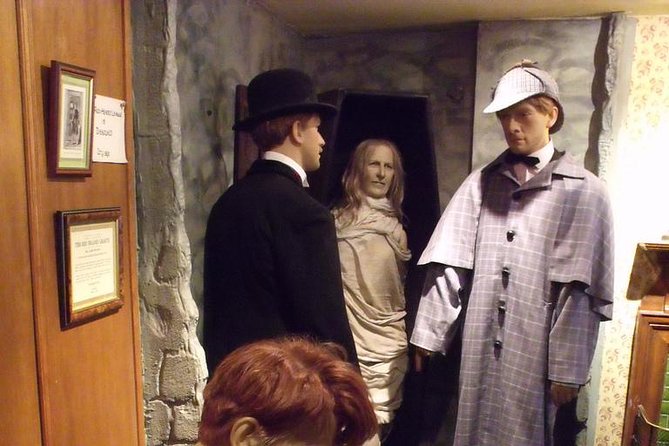 Sherlock Holmes Museum & Westminster Walking Tour - The small group factor: why 15 travelers matters on crowded streets