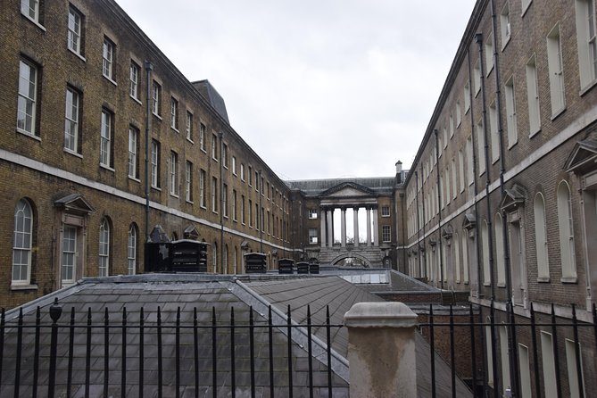 Sherlock Holmes Walking Tour in London - Somerset House: Pentonville Prison, Lord Blackwood, and the Thames Finish