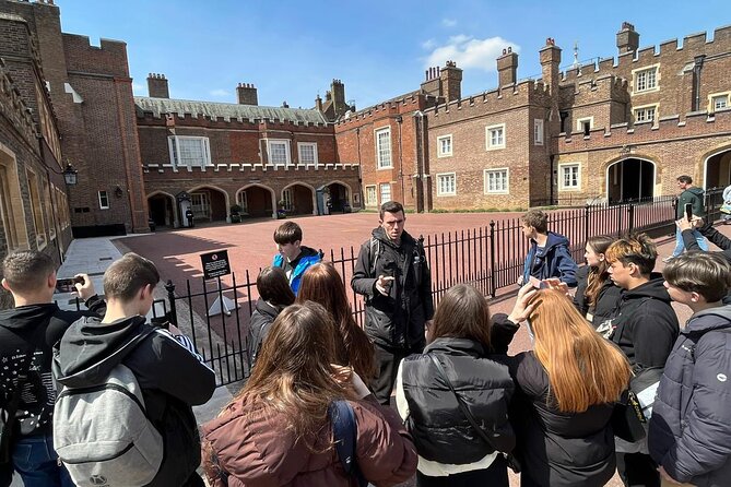 Sightseeing tour of London - in clear, slow English - Buckingham Palace: four monarchy questions and Changing of the Guard photo time