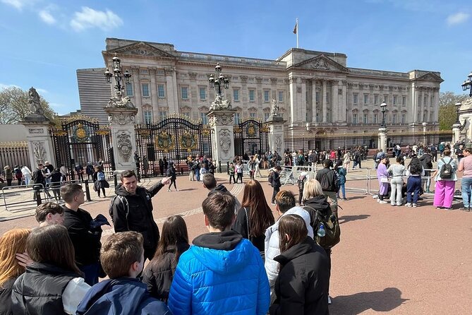 Sightseeing tour of London - in clear, slow English - St. James’s Palace: Henry VIII, six wives, and two executions