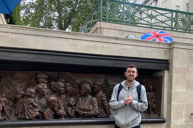 Sightseeing tour of London - in clear, slow English - Trafalgar Square: Lord Nelson and the tall statue effect