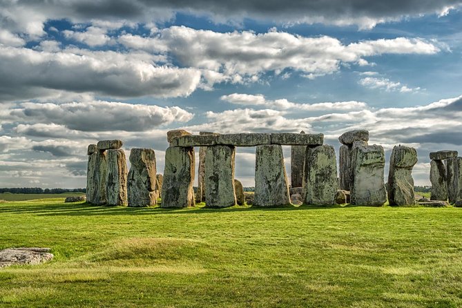 Small Group Cotswolds Village, Stonehenge and Bath Tour from London - Stonehenge: make the most of 1h45