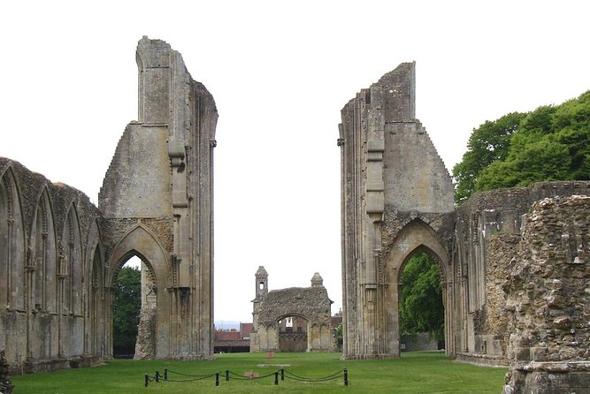Small-Group Day Trip to Stonehenge, Glastonbury, and Avebury from London - Chalice Well Gardens and the Holy Grail story