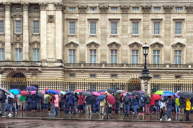 Small-Group London's Best Sights Walking Tour, Kids Join Free! - Trafalgar Square to Nelson’s Column: A 20-Minute Hit of Central London