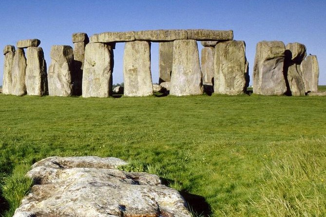 Small-Group to Bath, Lacock, Avebury and Stonehenge from London - The Road Trip Bonus: Roman Paths, Silbury Hill, and the White Horse