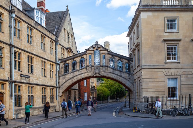 Social Distancing Specialised Oxford University Walking Tour With Student Guides - Balliol College, Trinity College, Exeter College, Hertford College